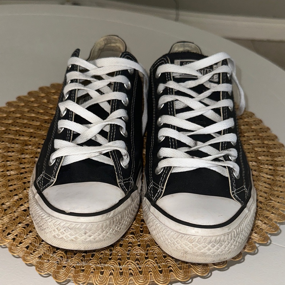 Converse uni sex Black and White Sneakers